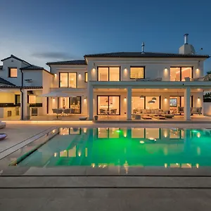 https://villa-o.1costadelsol.com